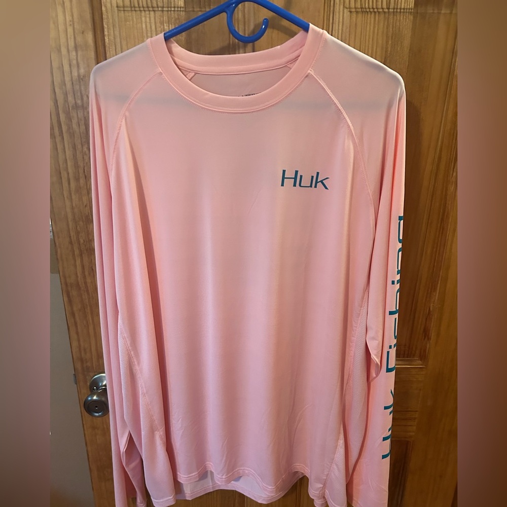 Men’s Huk Performance crew, size XL